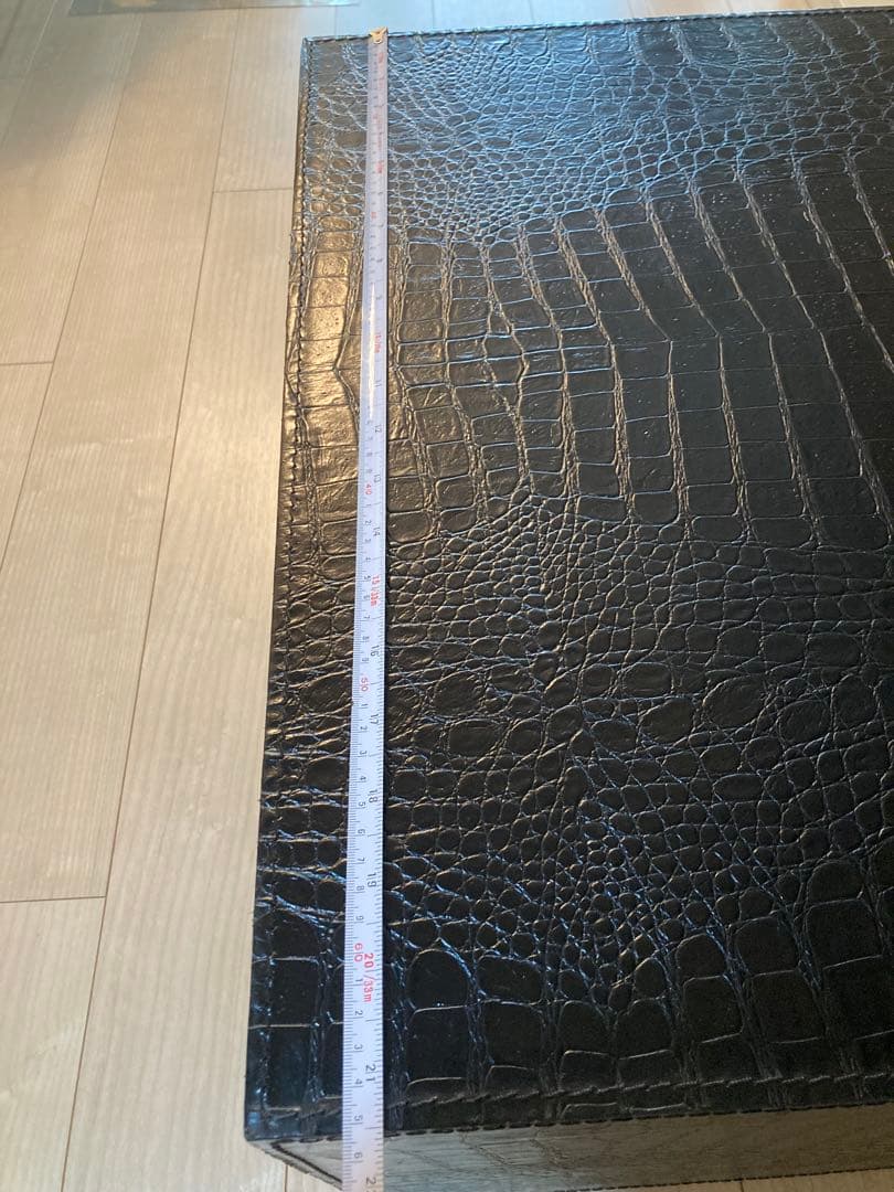 え*む様 FENDI CASA クロコダイルテクスチャ サイドテーブル - メルカリ