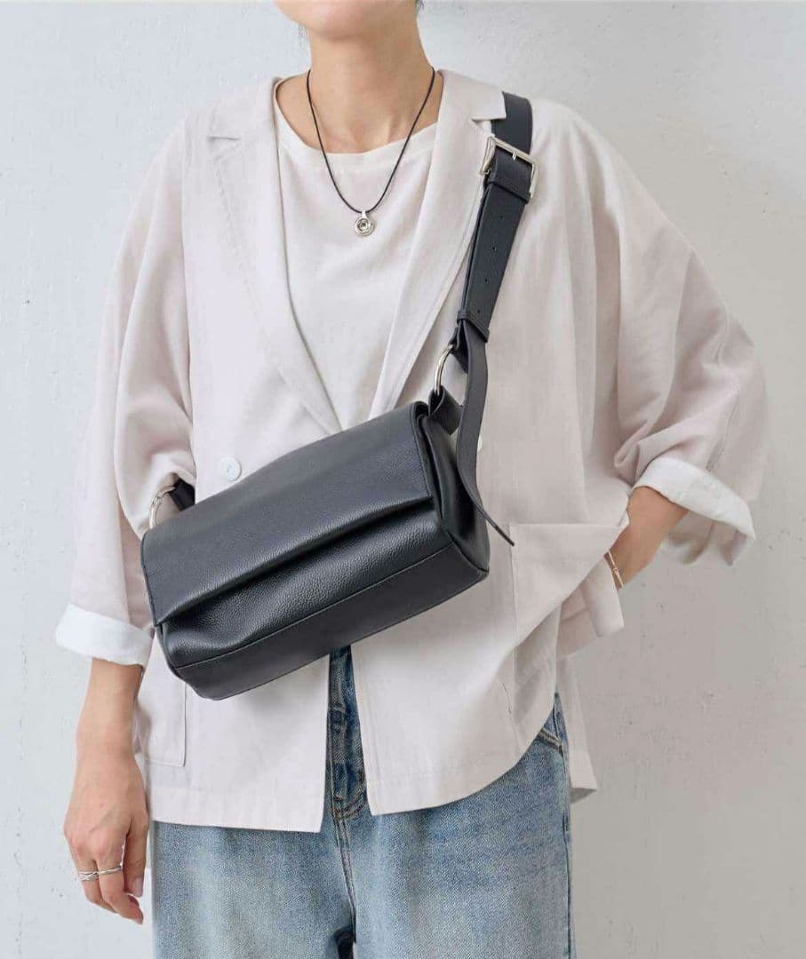 chiko mommy様専用 ※ビアズリー レザーボディバッグのみ - メルカリ