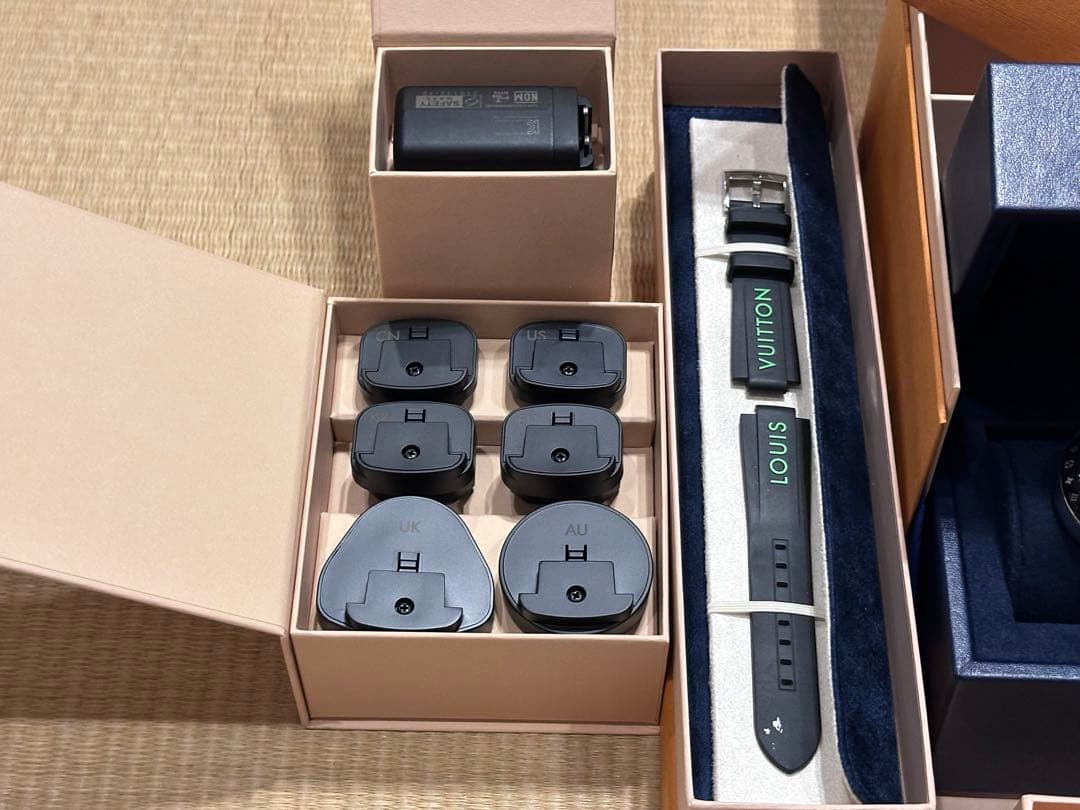 ルイヴィトン タンブール ホライゾン ライトアップ QAD00Z ベルト2本付き