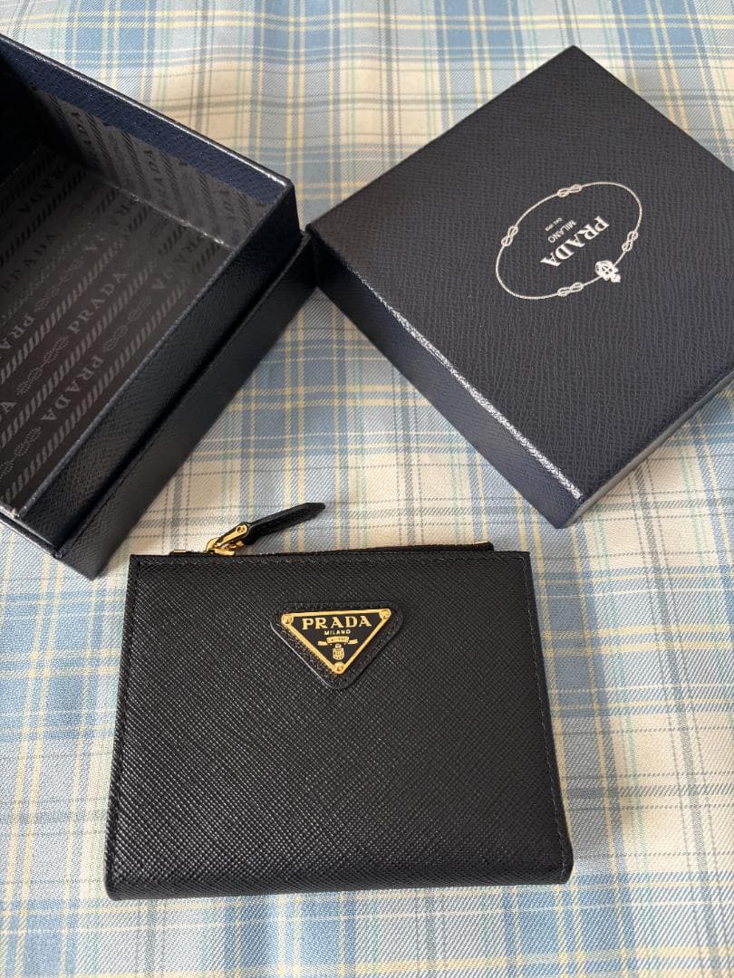 【大人気】Prada 二つ折り財布/箱付き プラダ PRADA 財布 二つ折り メンズ 新作 小銭 サフィアーノ 新品 本革