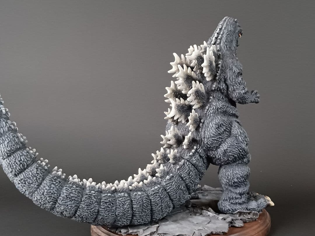 海洋堂 ゴジラ'1992 28㎝ソフビキット完成品 酒井ゆうじ原型 - メルカリ