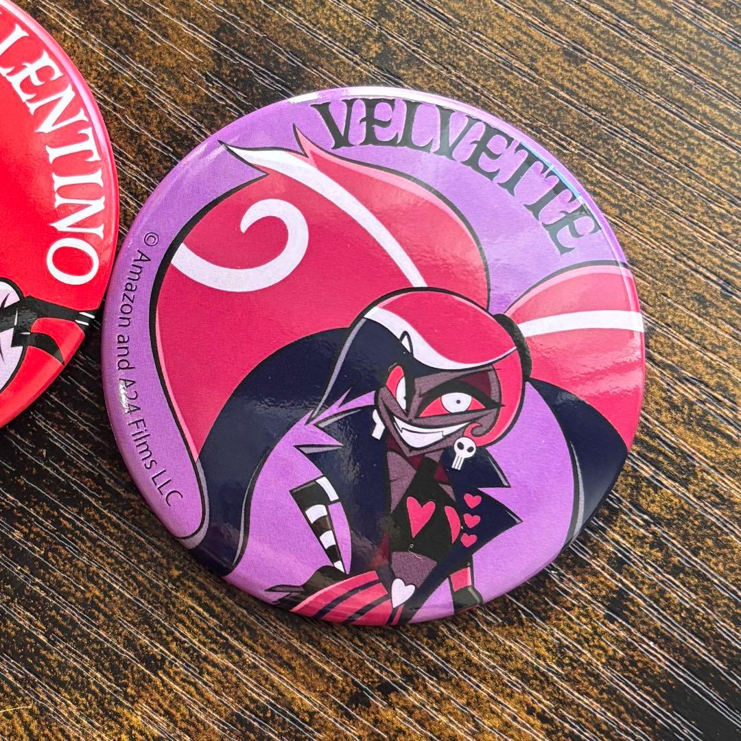 ハズビンホテル ヴェルベット 缶バッジ - メルカリ