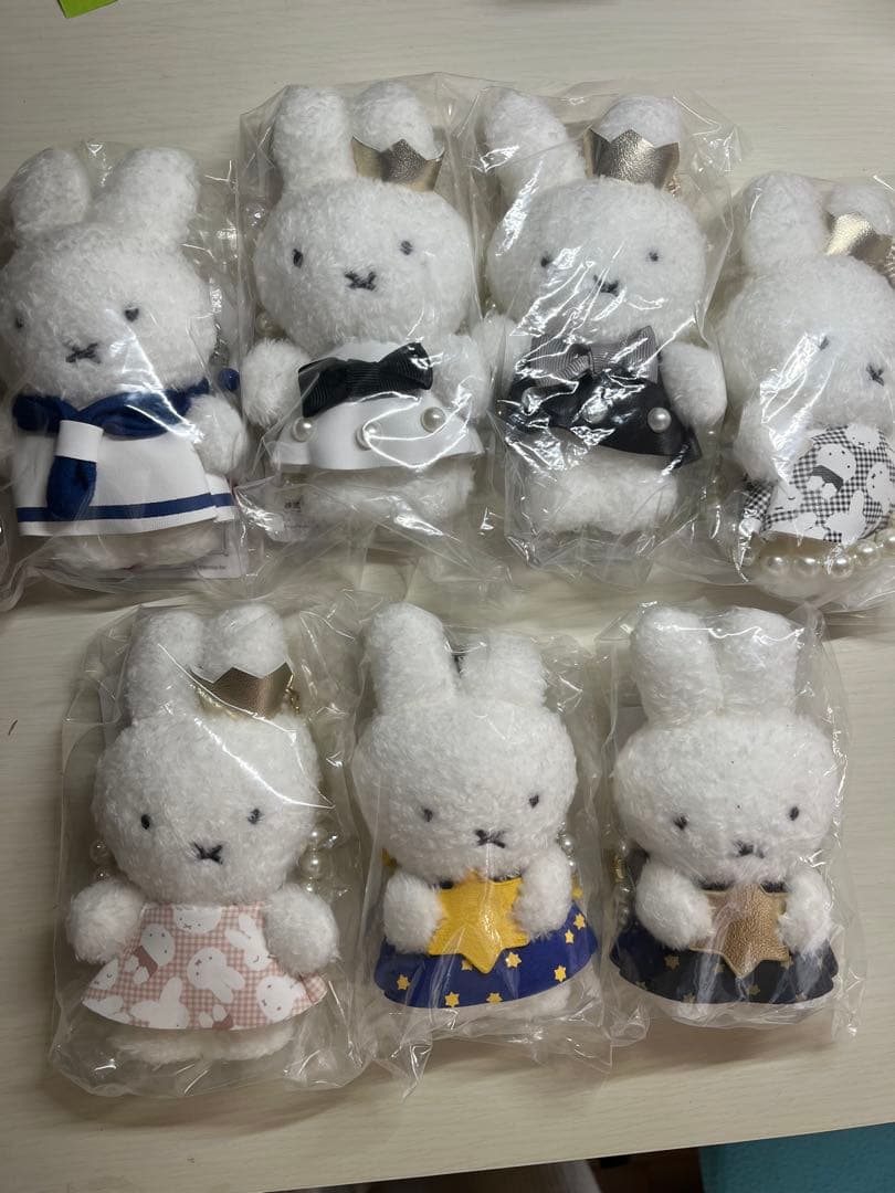 横浜限定　ミッフィー ぬいぐるみ 7体セット キーチェーン 横浜限定 ミッフィー ぬいぐるみ 7体セット キーチェーン - メルカリ