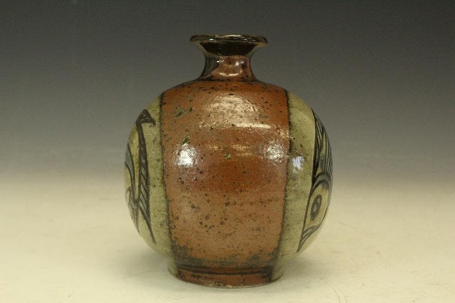 萬屋焼 やちむん 金城一門 魚紋 一輪挿し 花瓶 在銘(メ1285) - メルカリ