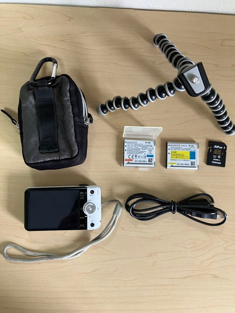 Sony Cyber-shot 16.2MP ホワイトとバッテリー2個含む付属品