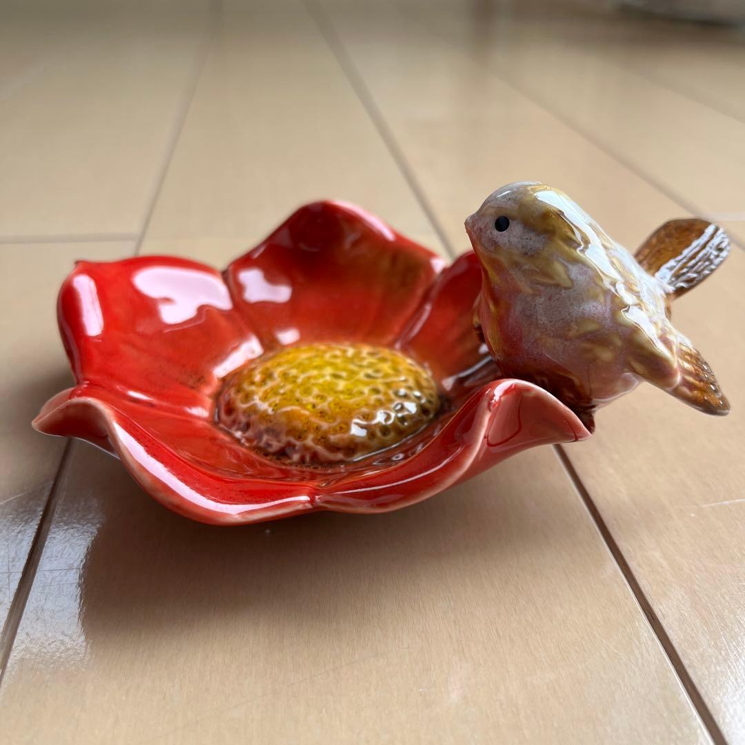 未使用美品】赤い花型、小鳥付き皿 - メルカリ