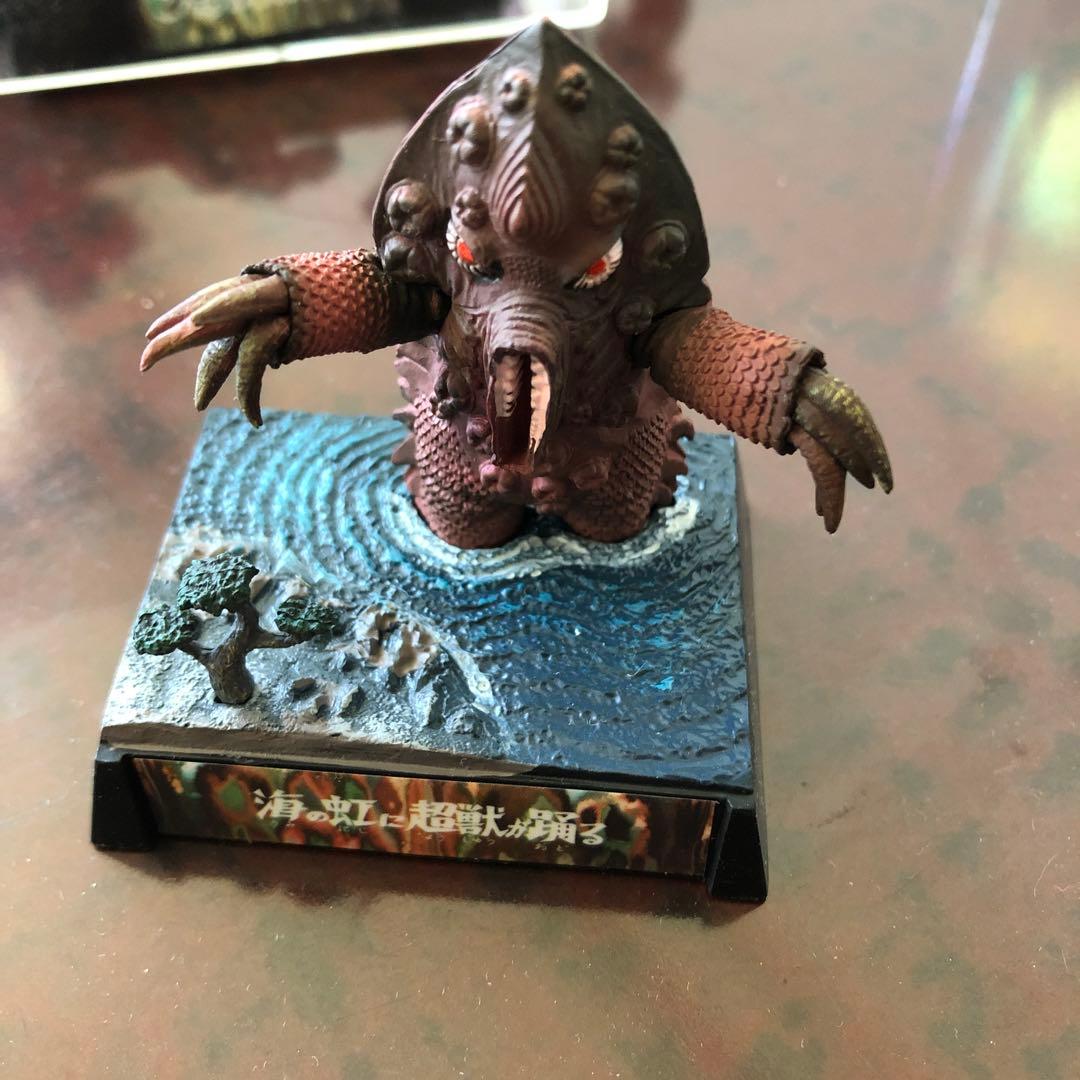 ウルトラ超獣名鑑 海の虹に超獣が踊る カイテイガガン - メルカリ