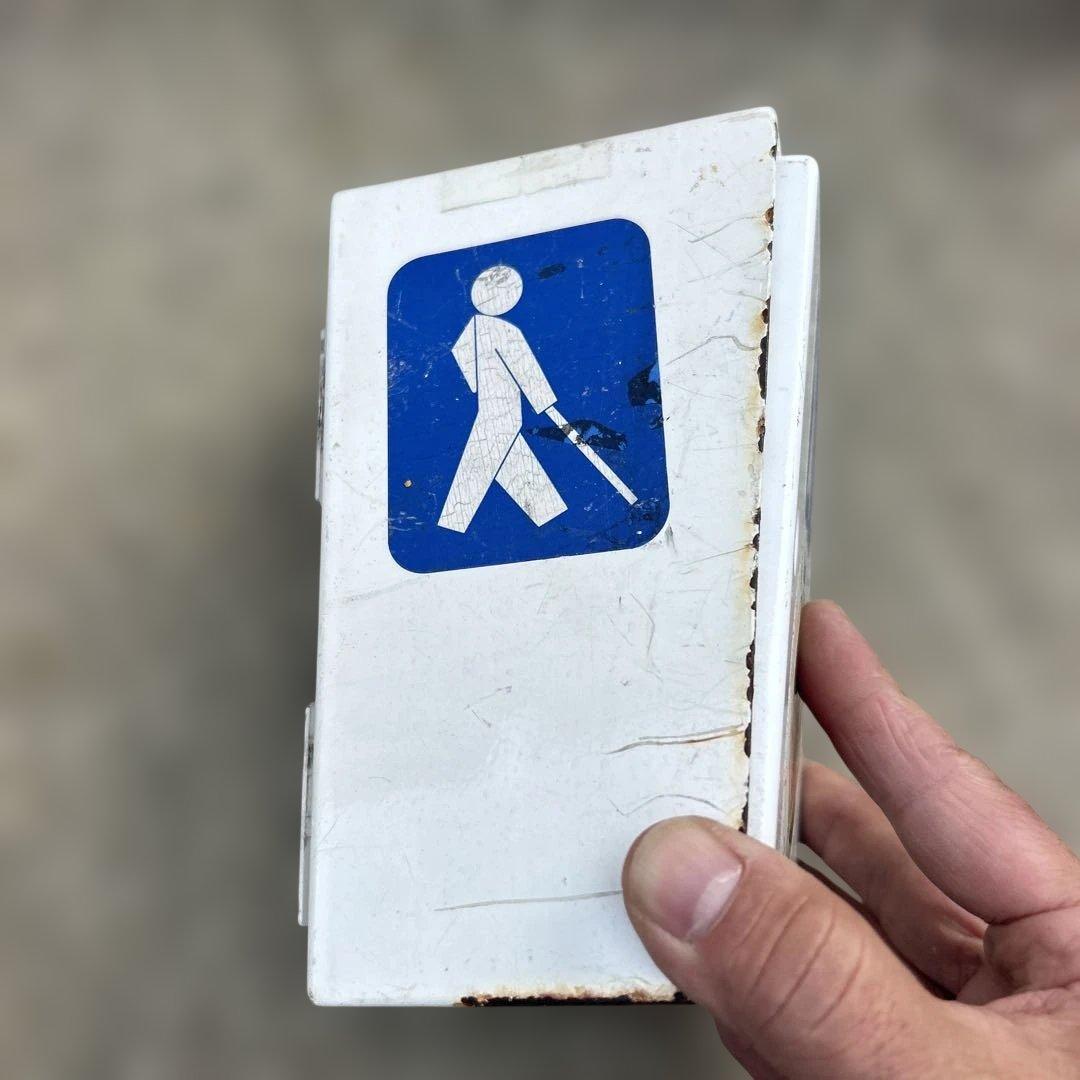 本物‼️ 歩行者用音響信号ボタン - メルカリ