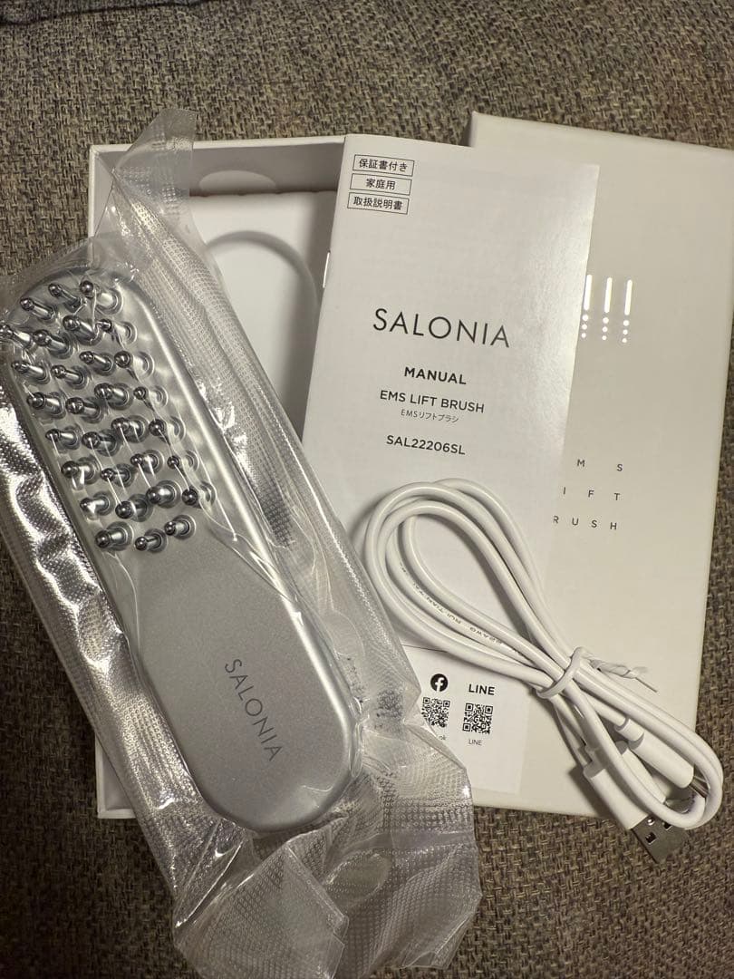 SALONIA EMS LIFTY BRUSH 美顔器 SALONIA、筋トレ発想の美顔器「​EMSリフトブラシ 3Dケア」11月1日新