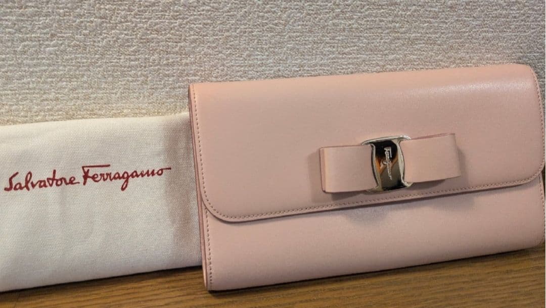 専用SalvatoreFerragamo　フェラガモ　チェーンウォレット　バッグ フェラガモ チェーンウォレット/ショルダーバッグ/クラッチバッグ