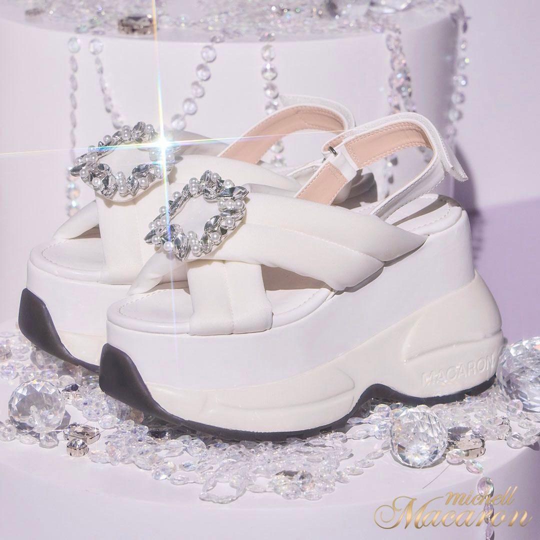新品未使用】♡ミシェルマカロン♡ビジュー厚底サンダル - メルカリ