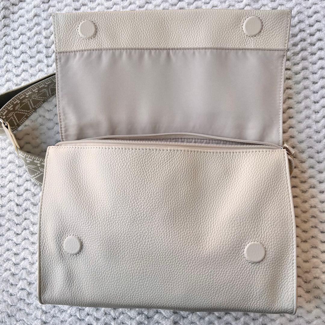 【美品】販売終了品 イアパピヨネ 《本革》柄ワイドテープショルダーバッグ