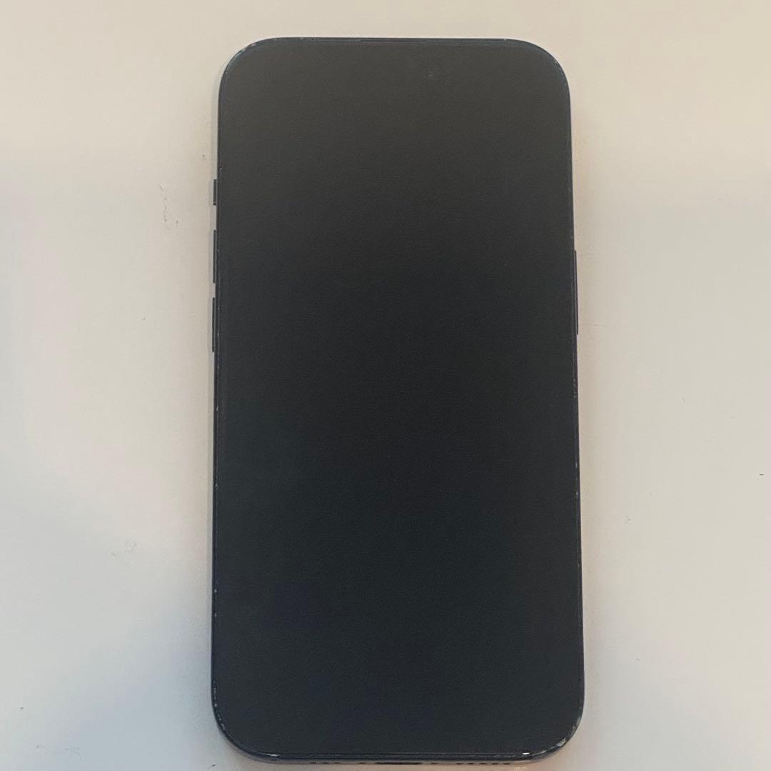 ジャンク iPhone15 256GB ブラック 背面割れ 液晶表示異常の通販はau