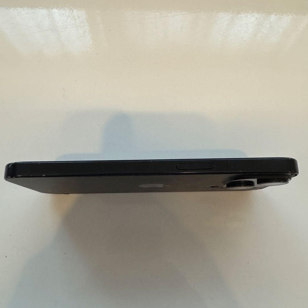 ジャンク iPhone15 256GB ブラック 背面割れ 液晶表示異常の通販はau