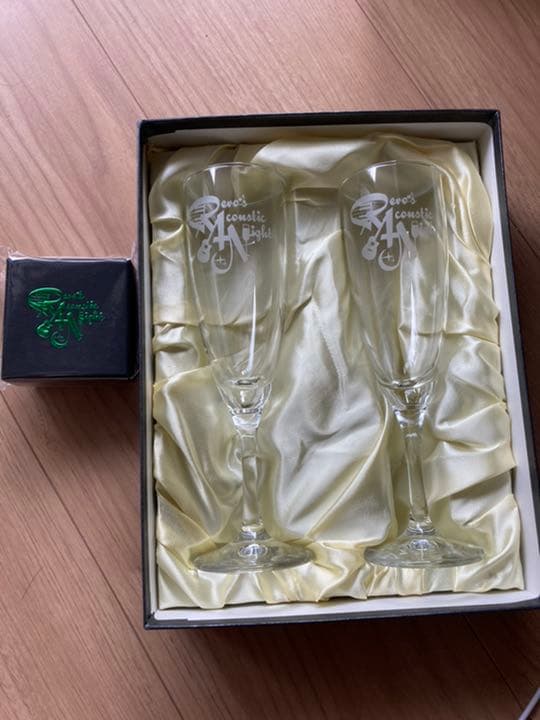 Revo's Acoustic Night P席シャンパングラス・ピンバッジ