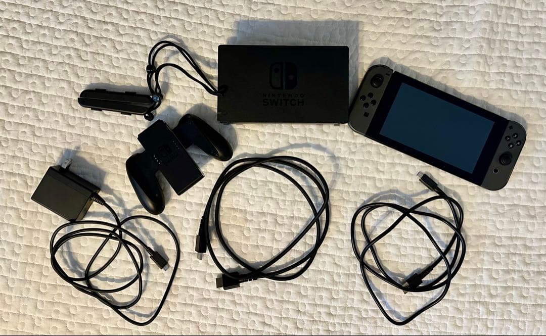 Nintendo switch ブラック　ジョイコン&本体　黒 Amazon.co.jp: Nintendo Switch (ニンテンドースイッチ) 本体 【Joy