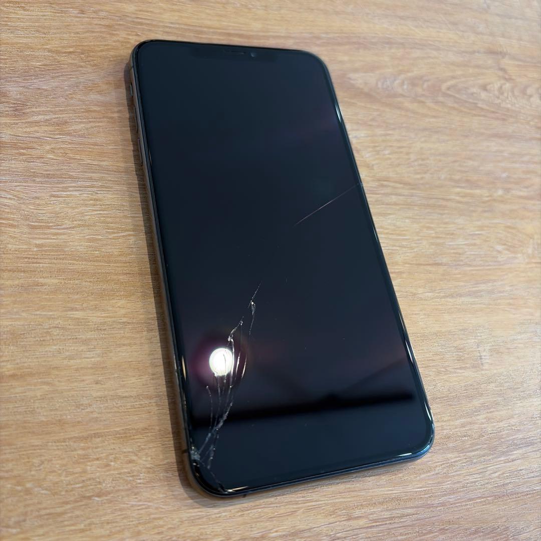 iPhone XＳMAX 256GB 画面ひび割れあり 修理事例】iPhone XS Maxの画面割れを即日解決！キャッシュレスリペア