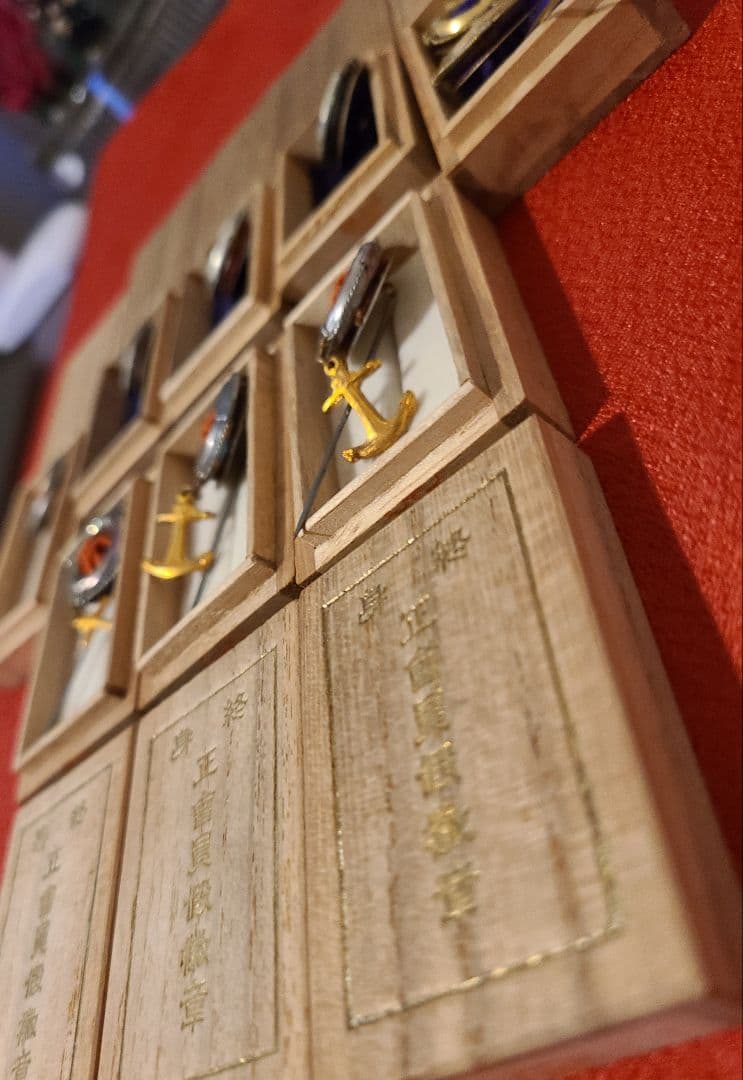 終身正会員假微章3個　正会員假微章3個　名誉会員假微章3個　合計9個　箱８個