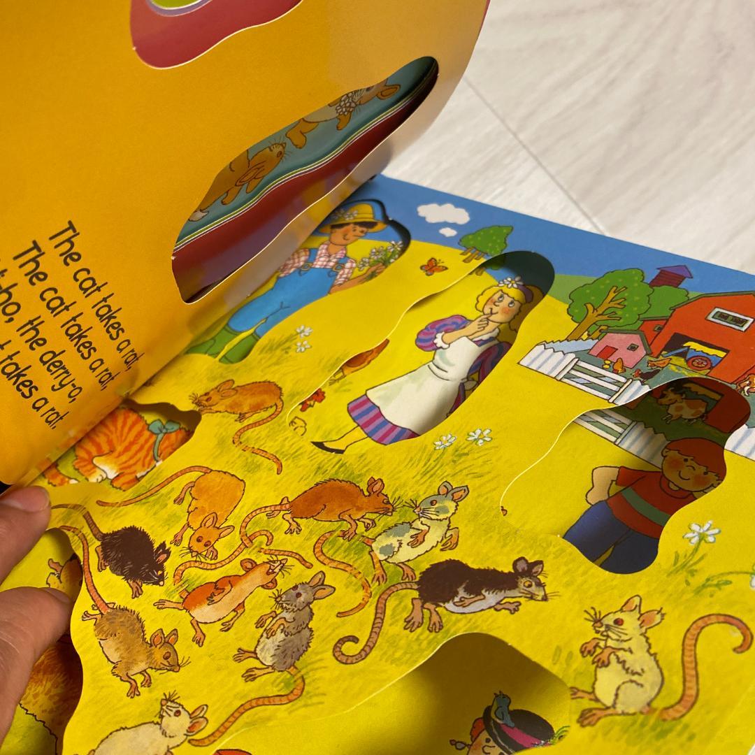 511 The Farmer in the Dell 穴開き仕掛け音声絵本 - メルカリ