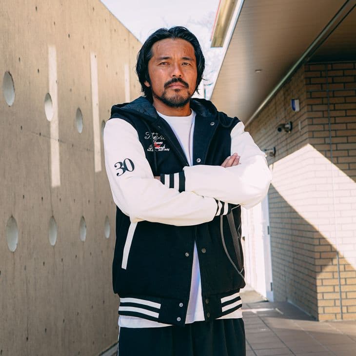 興梠慎三　フード付きスタジャン ブラック/ホワイト