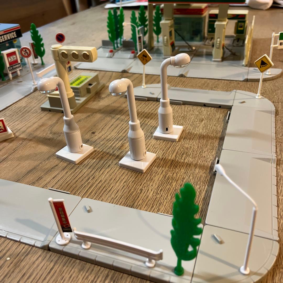 トミカタウン ガソリンスタンドJOMO トミカ建設カーサービス駐車場