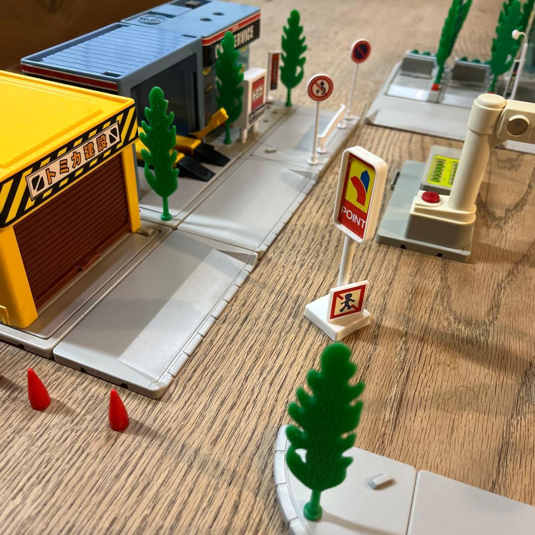 トミカタウン ガソリンスタンドJOMO トミカ建設カーサービス駐車場