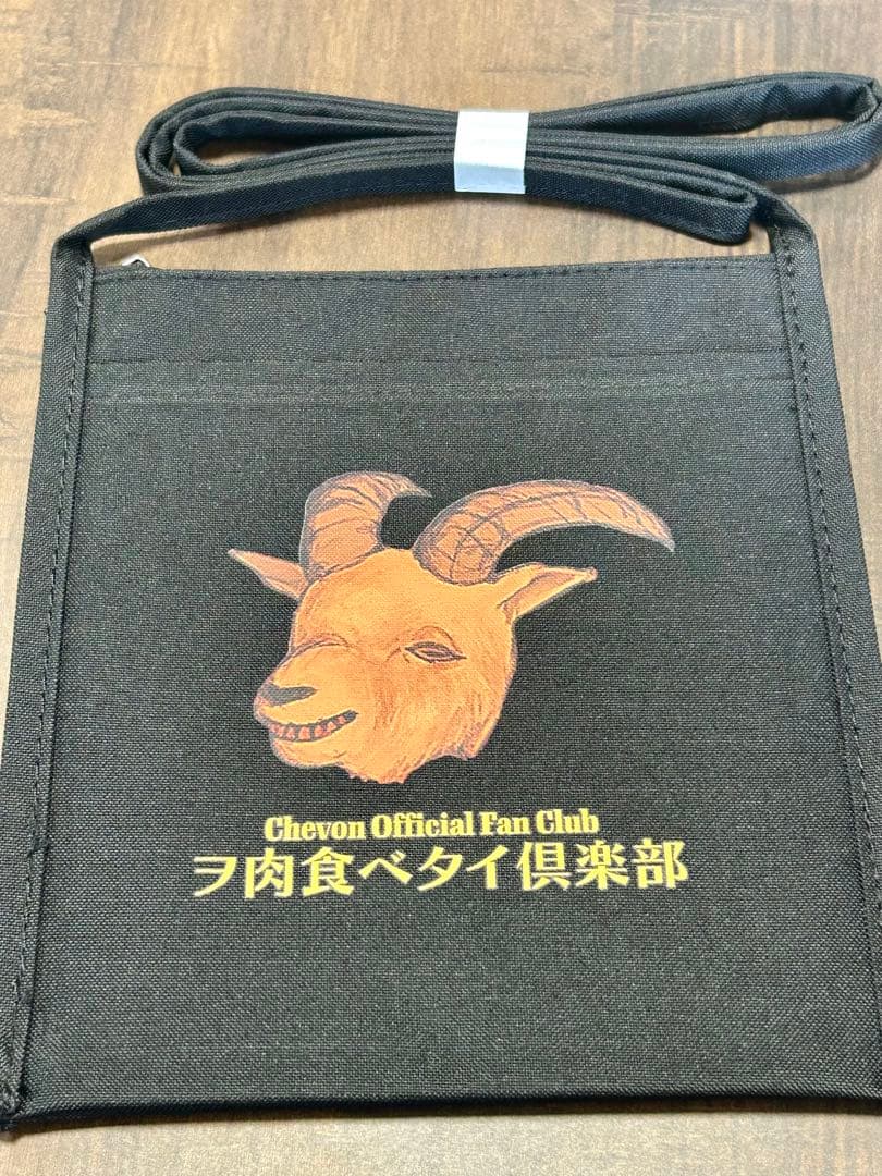 Chevon Official Fan Club スクラッチ景品サコッシュ黒 - メルカリ