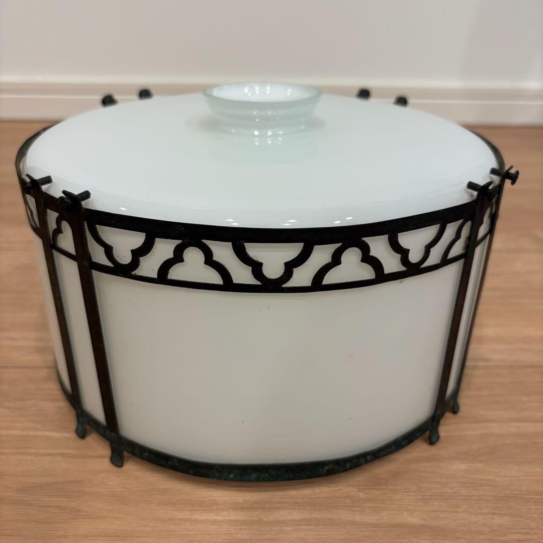 昭和レトロ 金属製飾枠 乳白ガラス ミルクガラス ペンダントライト 電