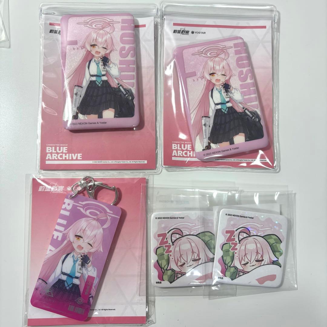 ブルーアーカイブ ブルアカ 小鳥遊ホシノ 缶バッジ キーホルダー 特典