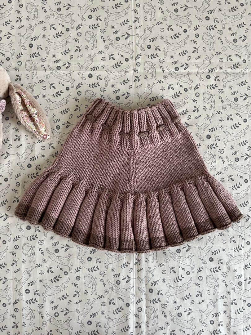 カーディガンとスカートセット babytoly Misha&Puff風