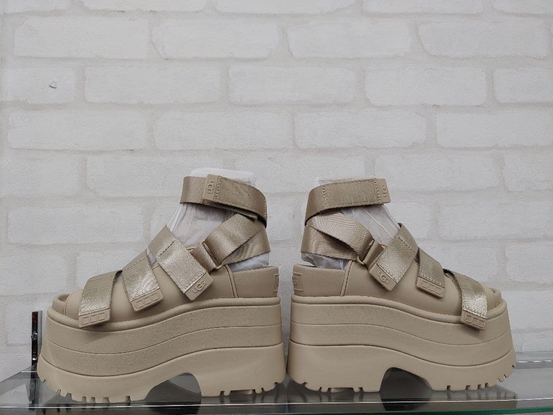 新品　UGG GOLDENRISE 22.0cm サンダル　レディース　厚底