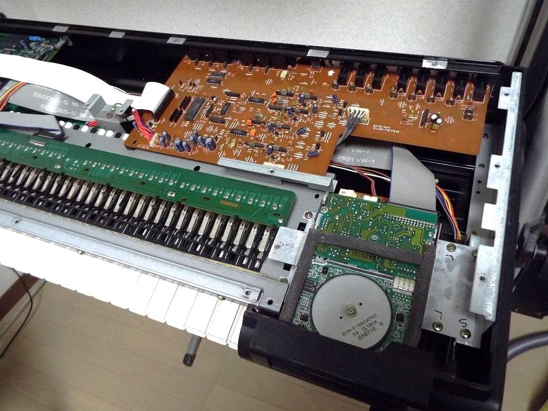 完動_美品 電池交換済 76FS鍵盤 コルグ T2_純正フライトケース付