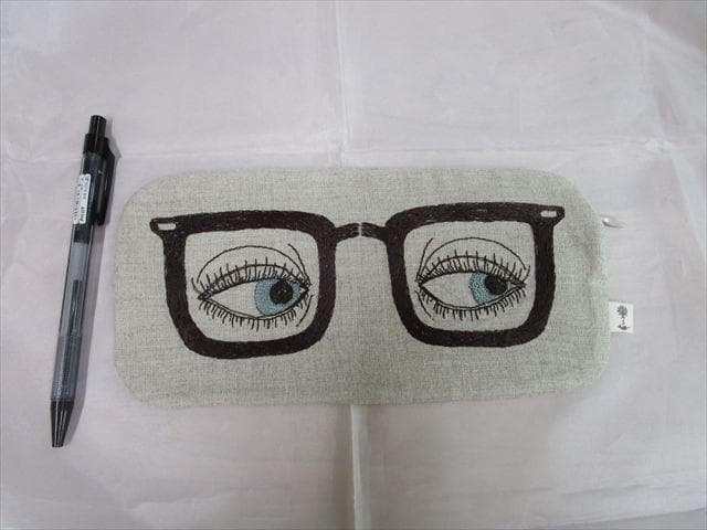 コーラル＆タスク「メガネと目の刺繍」ポーチ（リネン裏地・天ジッパー