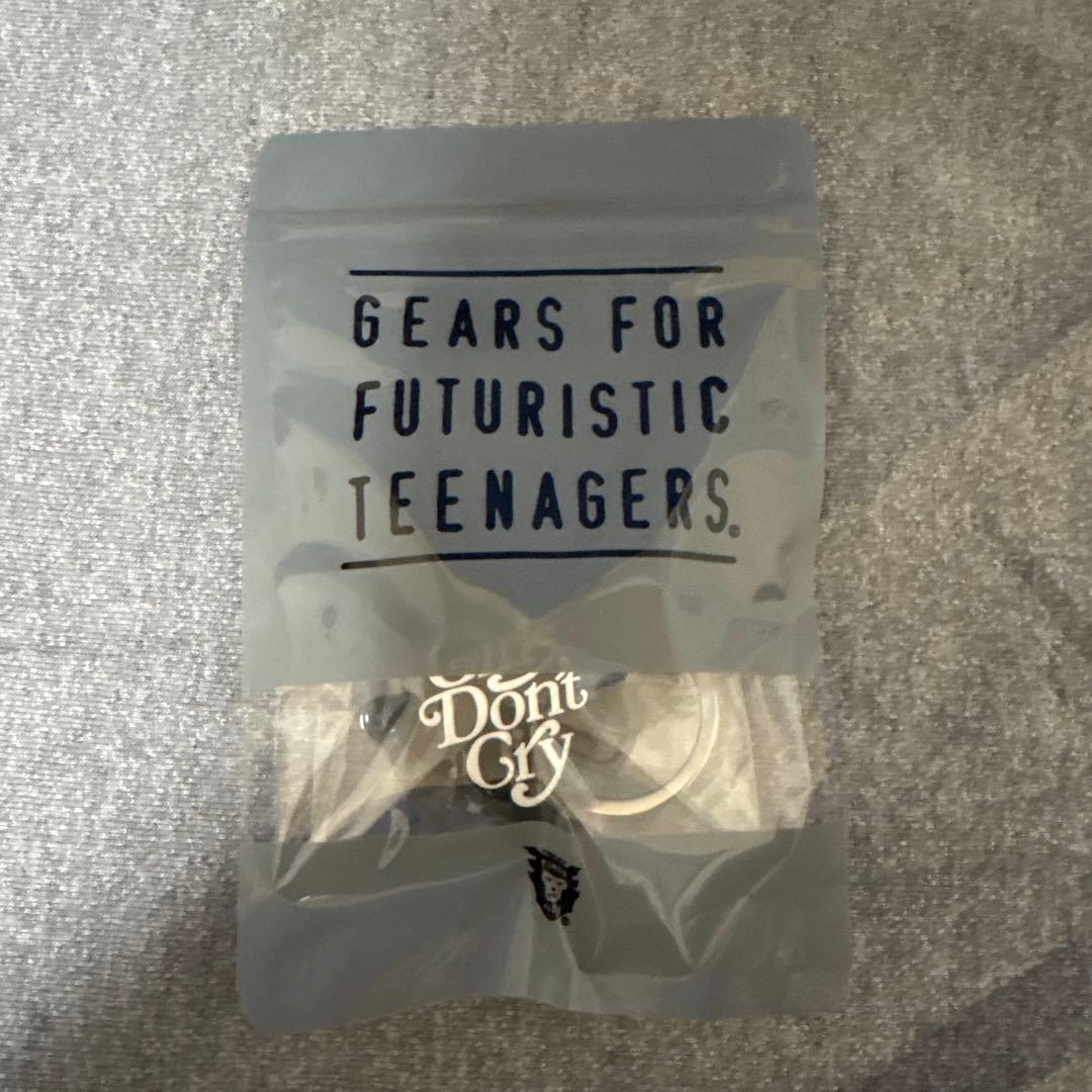 Girls Don't Cry ハート型キーホルダー - メルカリ