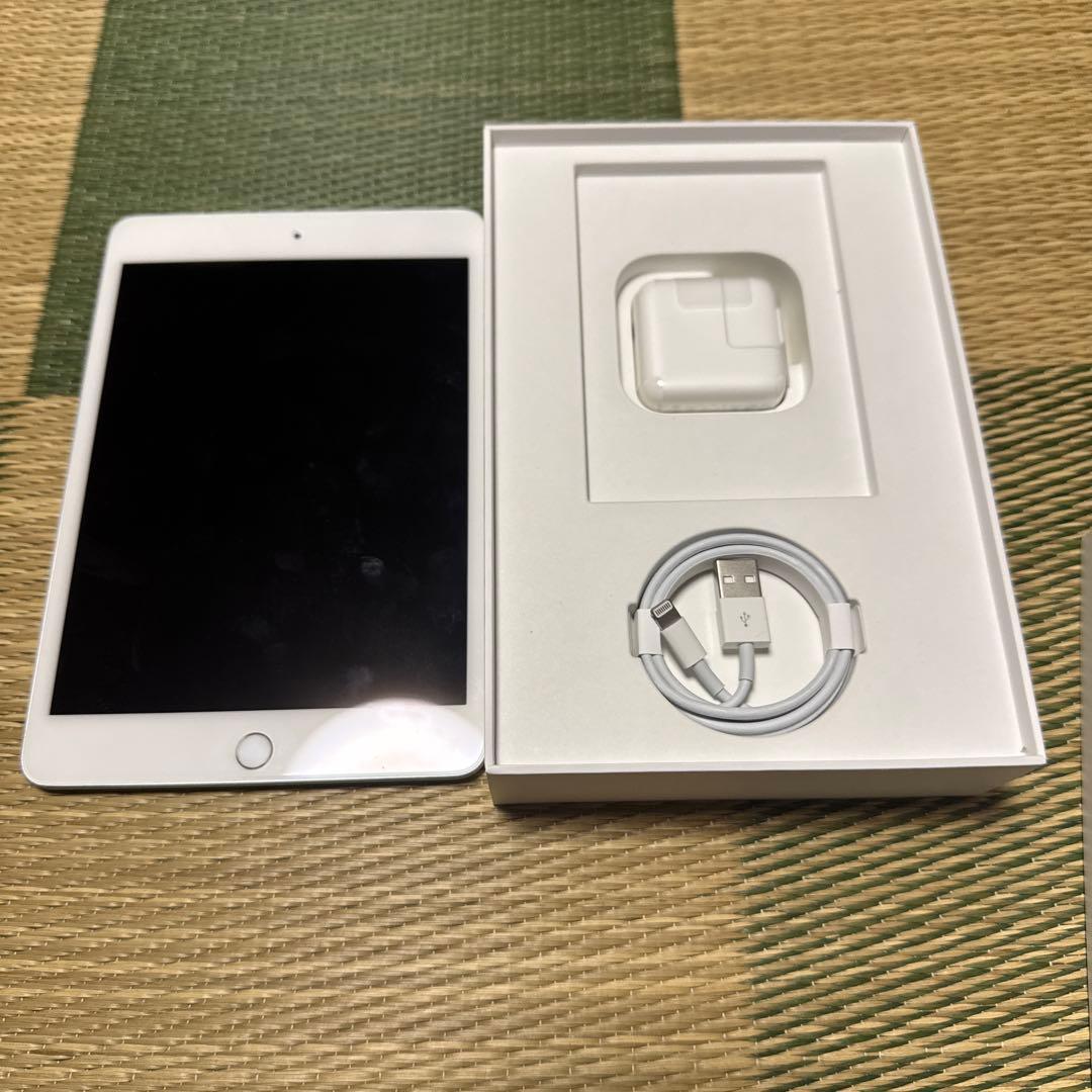 ほぼ未使用　Apple iPad mini (第5世代) 64GBシルバー 本体 iPad mini 5 Wi-Fi 64GB - シルバー [整備済製品] - Apple（日本）