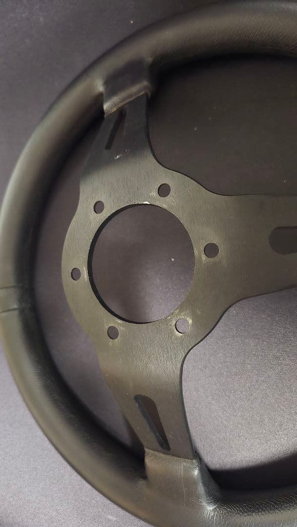 momo ステアリングフルスピード　32.8cm