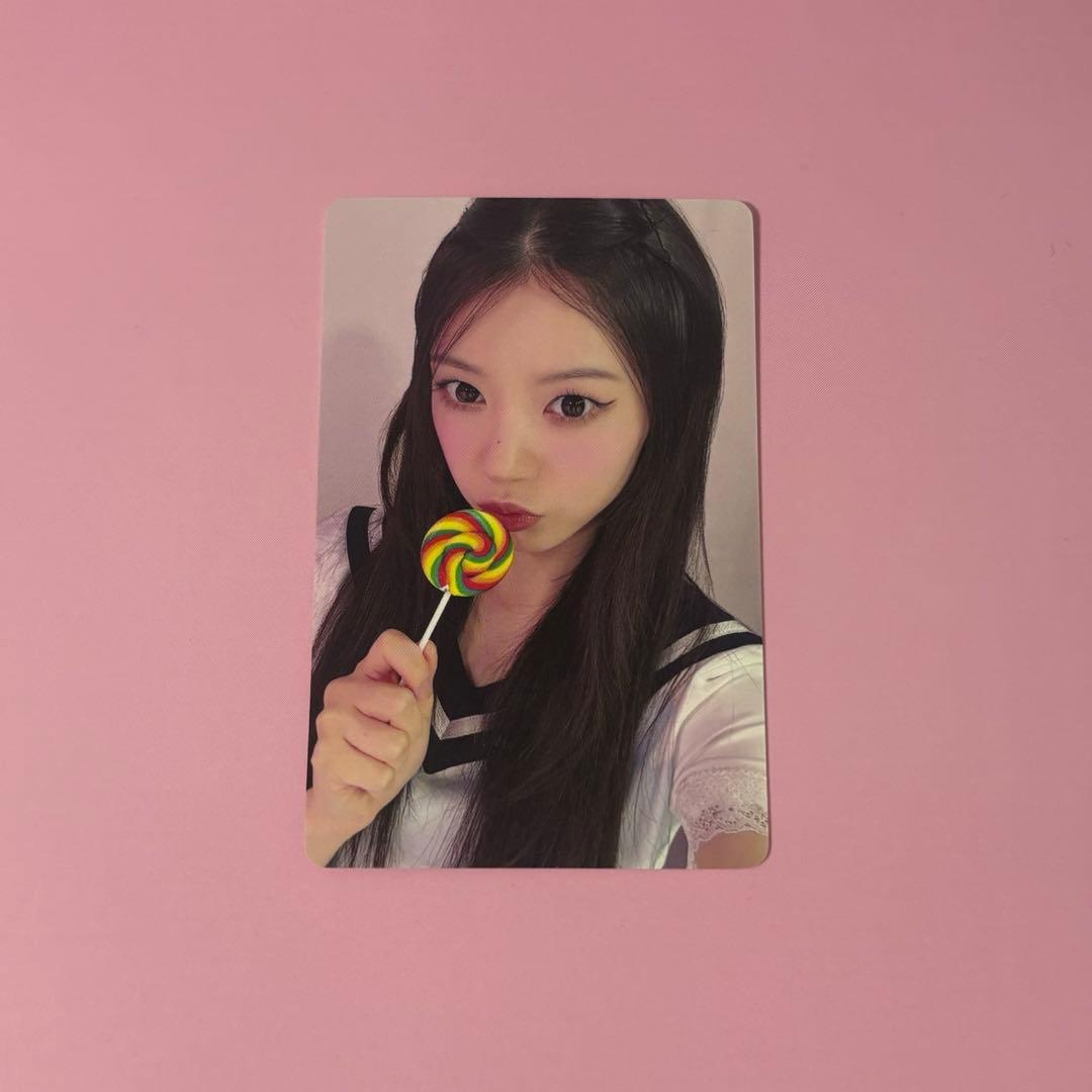 ILLIT アイリット bomb モカ yizhiyu ラキドロ トレカ 2 - メルカリ