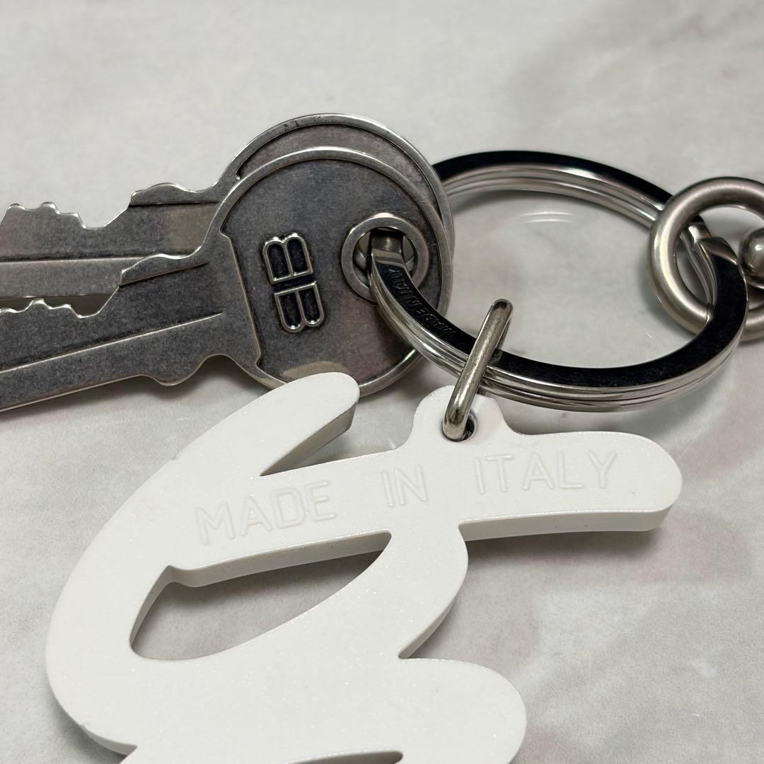 バレンシアガ バッグ チャーム paris 鍵 キーホルダー ホワイト リング