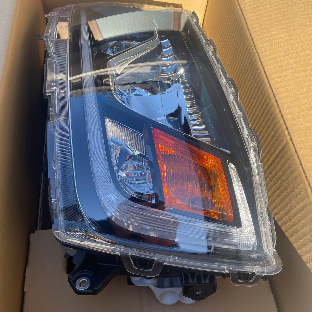 日野自動車プロフィア左F rヘッドライト LED クリア