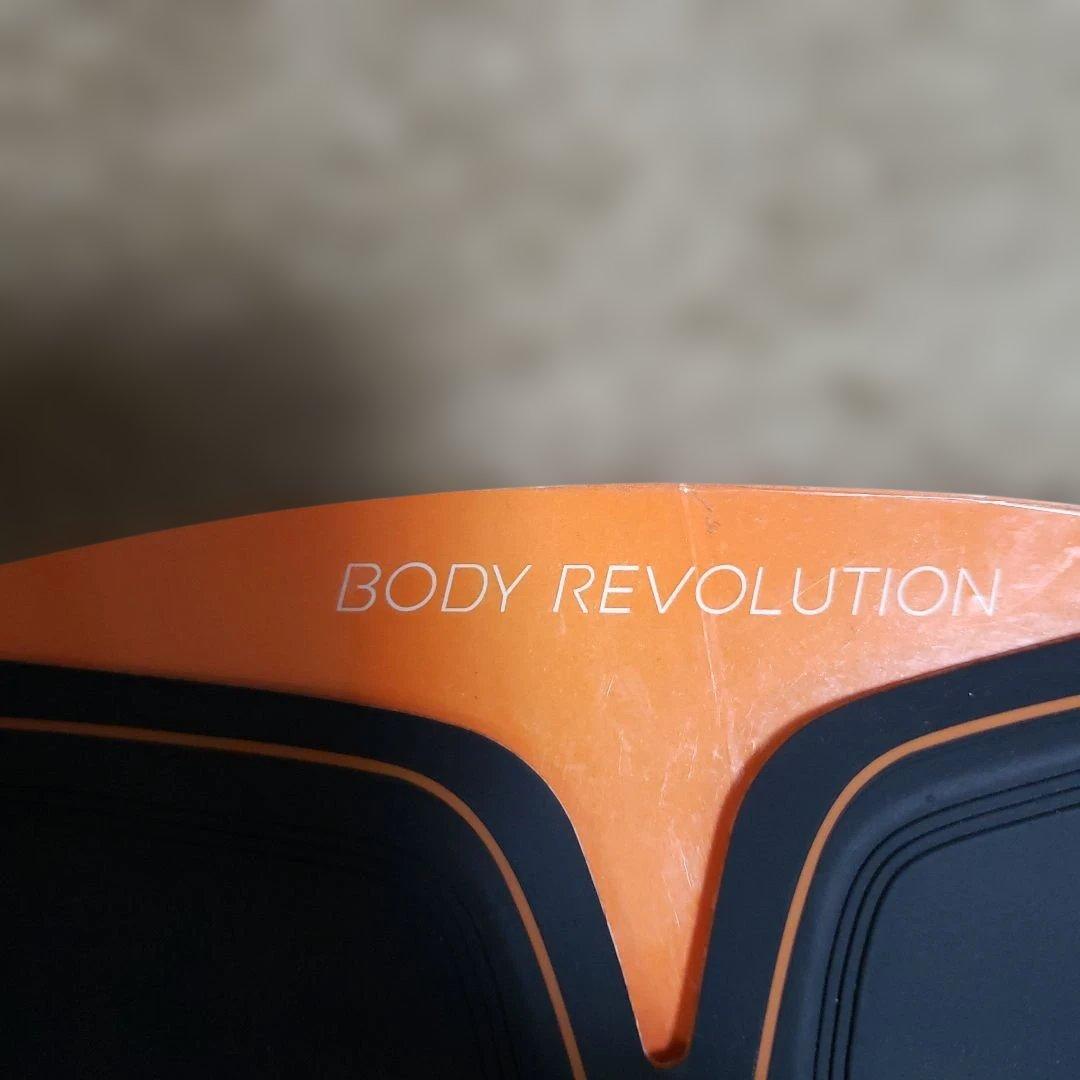 SIXPAD BODY REVOLUTION EMS腹筋トレーニング - メルカリ