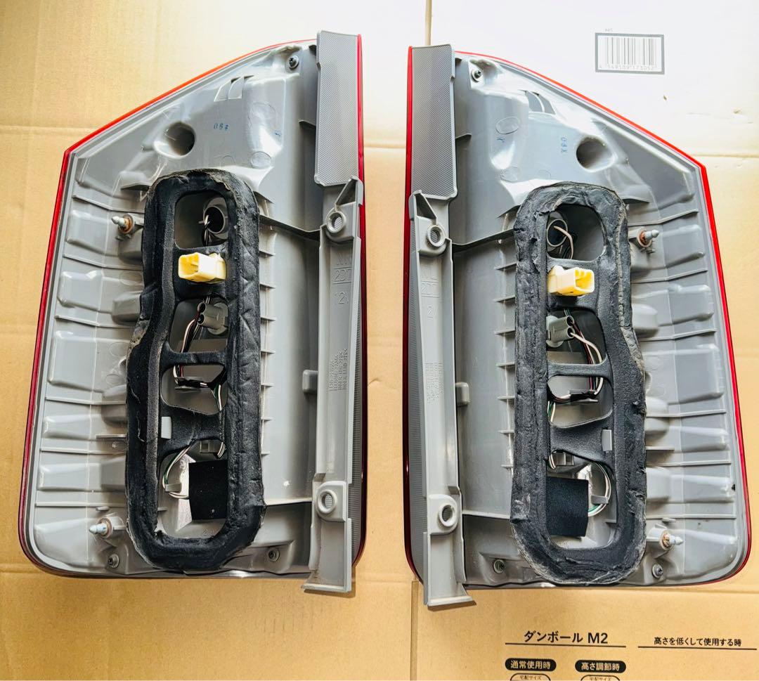 トヨタ ノア 70系 純正 左右テールランプ - メルカリ
