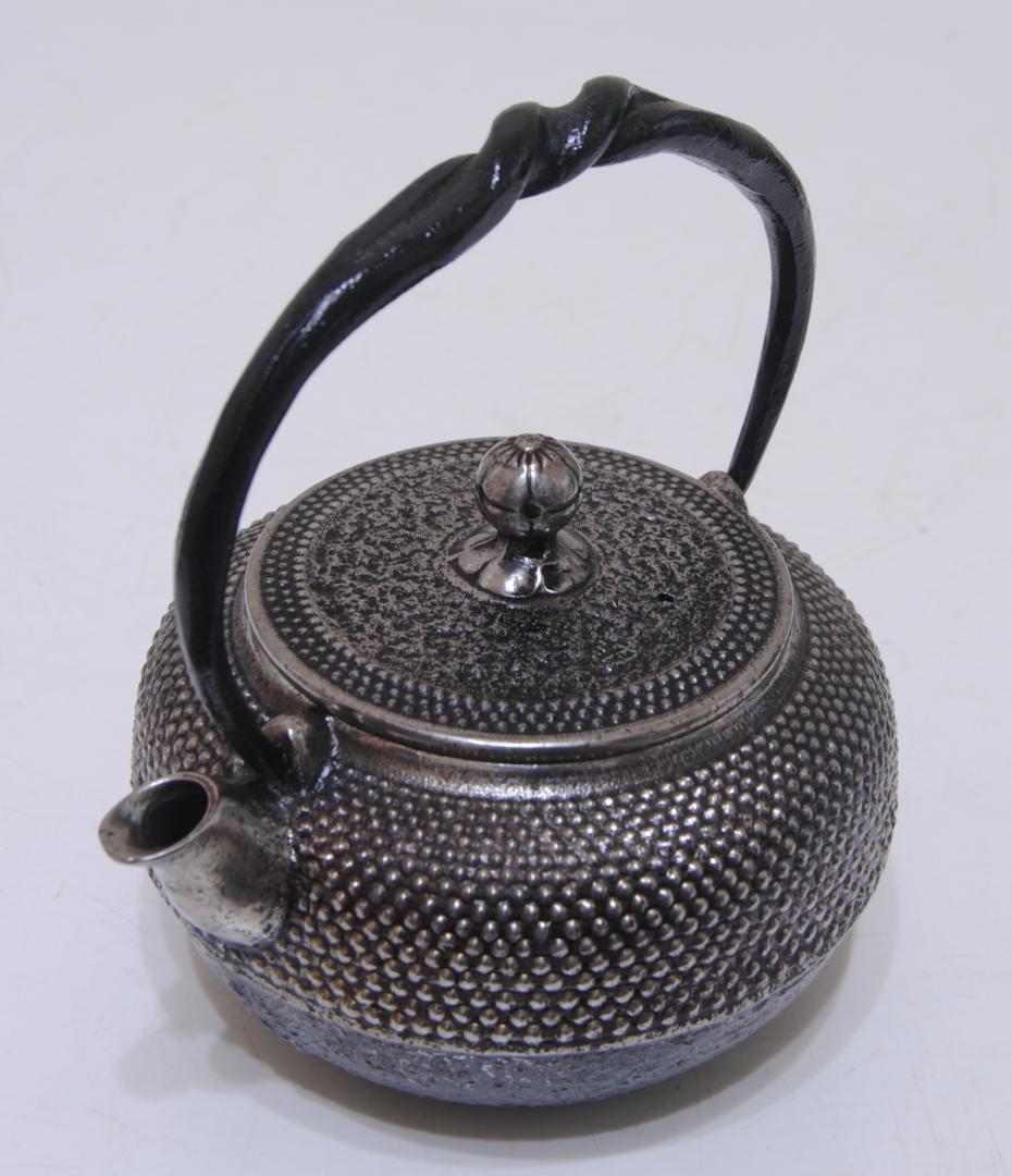 南部鉄器 ☆ 岩鋳 ☆ 清末 作 ☆ 砂鉄 急須 茶道具 鉄瓶