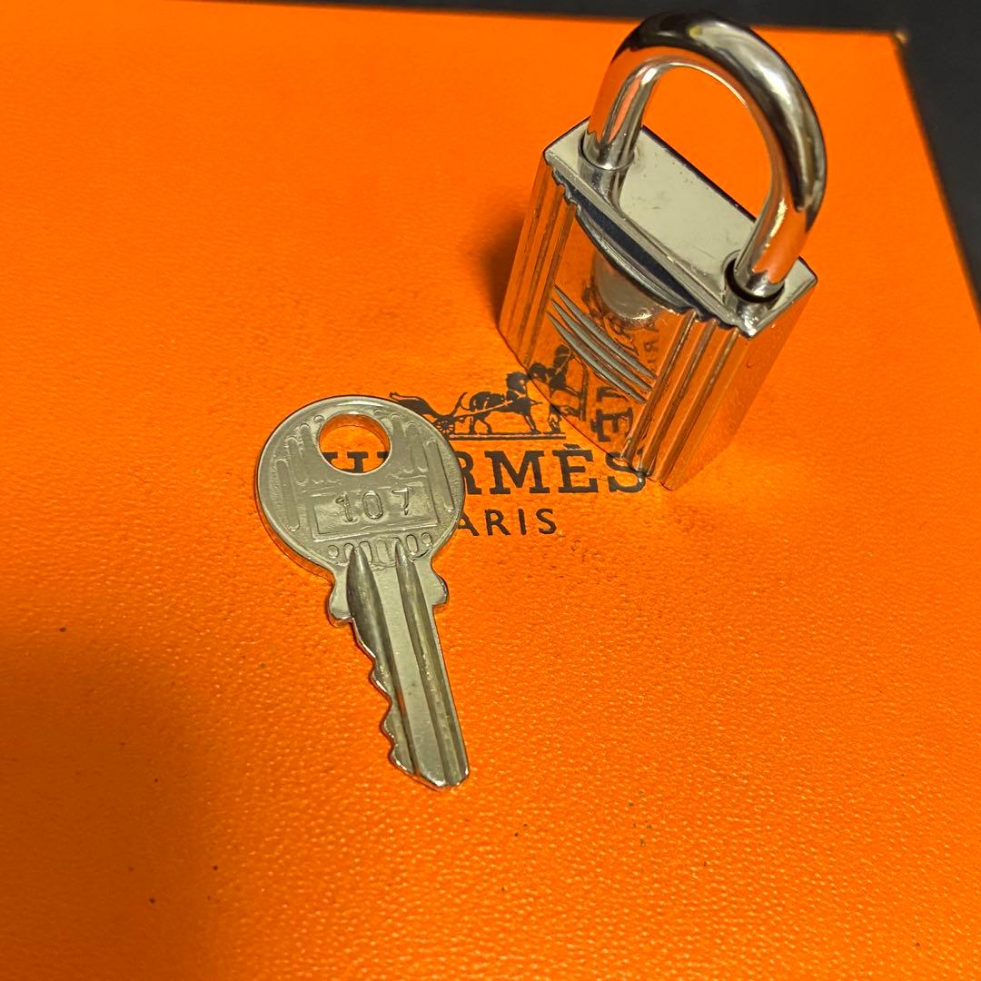 エルメス シルバー カデナ 南京錠 パドロック 鍵 キー NO107 - メルカリ