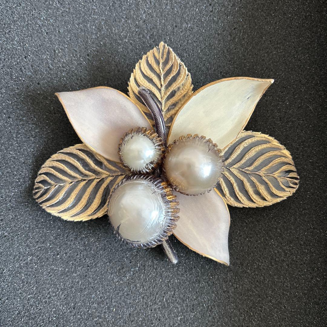 シレアパリ Cilea Paris ブローチ コサージュ ゴールド系 花 Jeweliss ブローチ デージーフラワー ラージャ Raya シェル 花