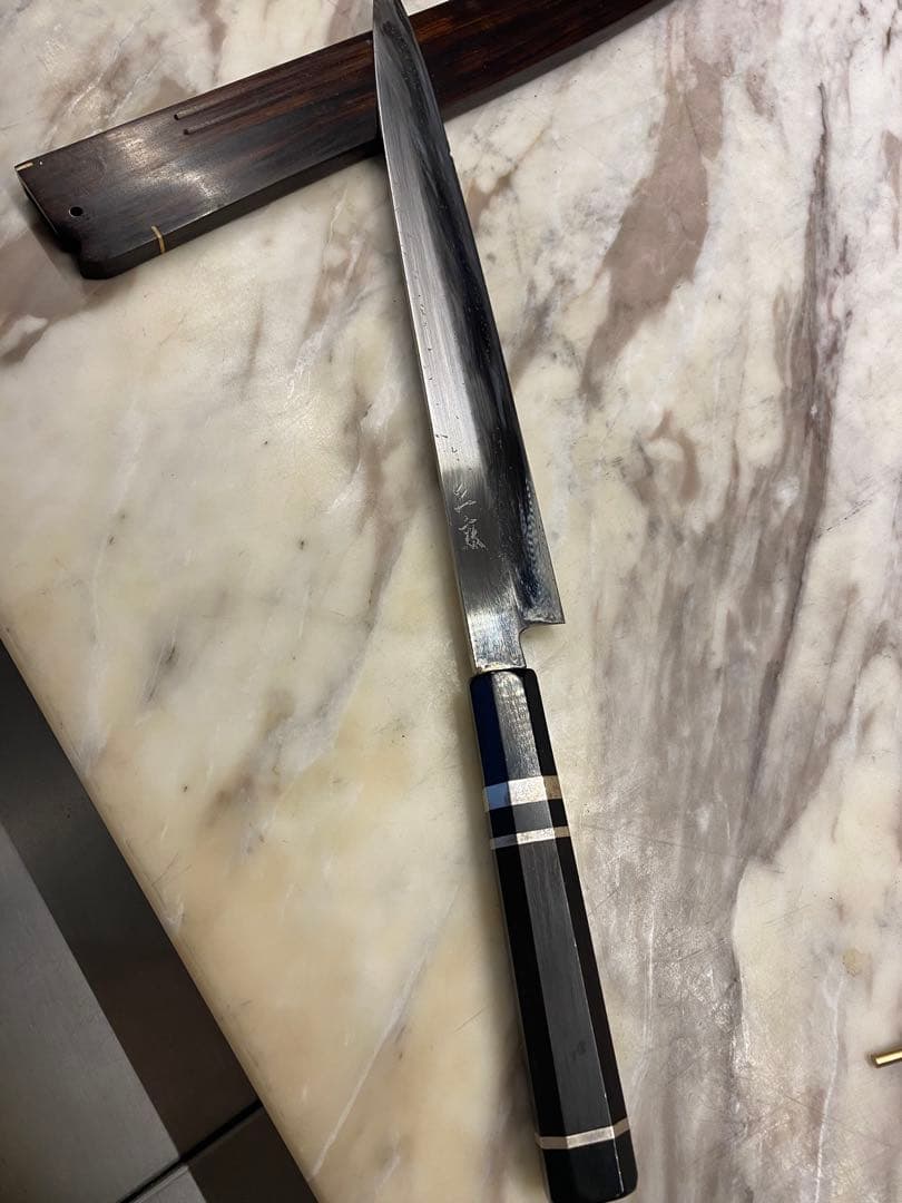 柳刃包丁 30cm 波紋模様 木製ハンドル 本焼き 純銀黒檀柄 - メルカリ