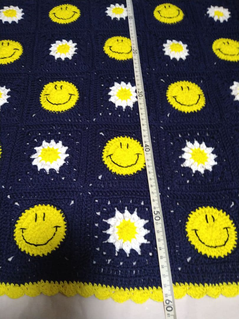 グラニースクエア ブランケット モチーフスマイルティシュカバー にこ