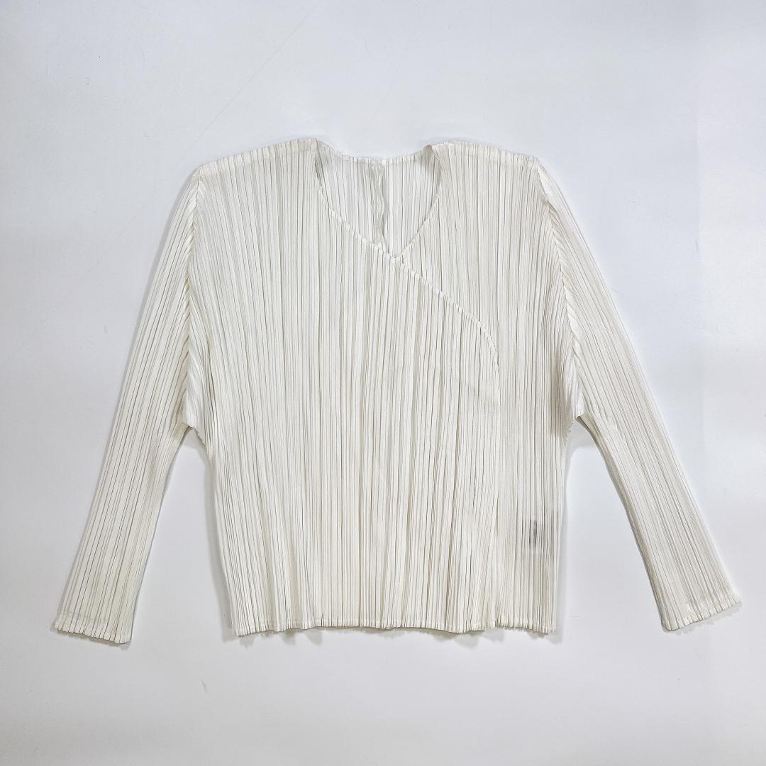 イッセイミヤケ プリーツプリーズ カーディガン 白 3 L 七分袖 - メルカリ