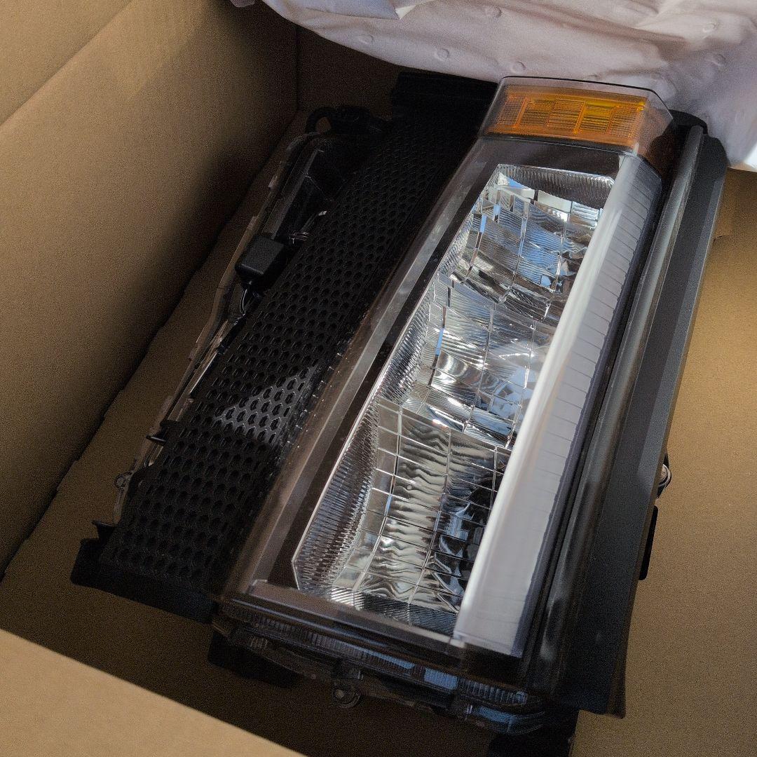 新車外し ランドクルーザー250 VX角目 リフレクター 左右 送料込み