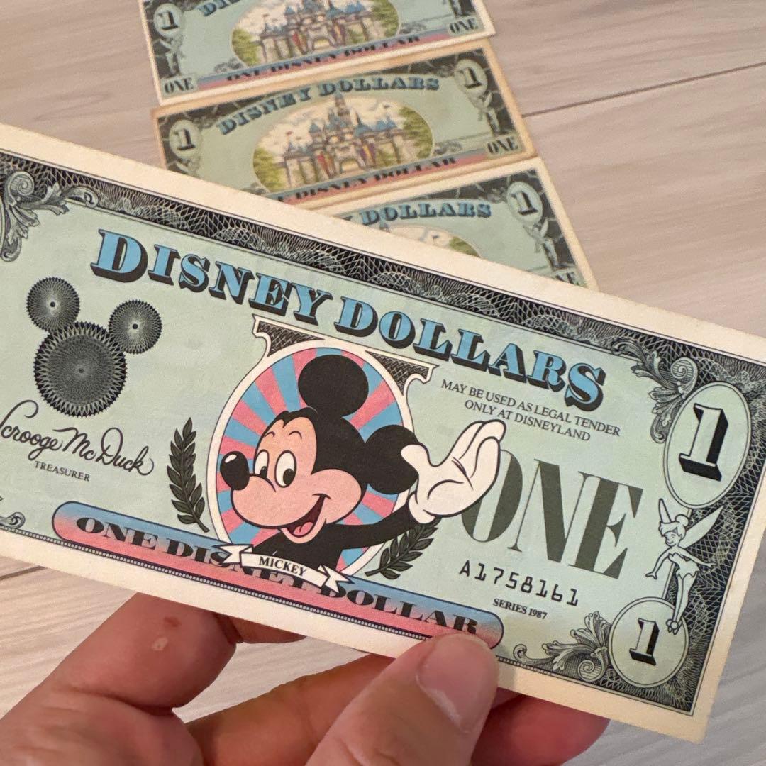 Disney ディズニーダラー 5ドル札1枚＋1ドル札4枚 - メルカリ