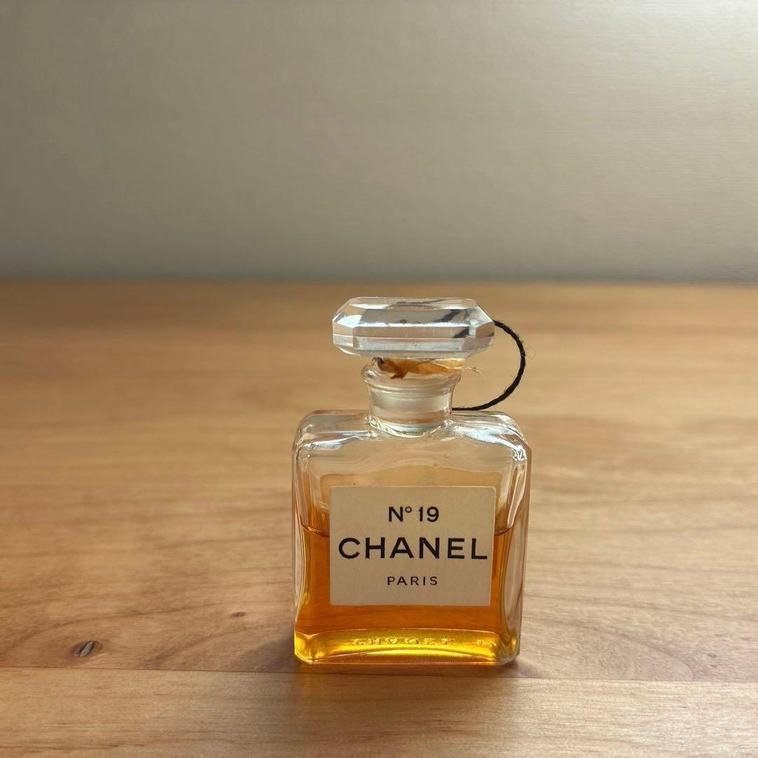 シャネル N°19 パルファム 19番 ヴィンテージ 8ml - メルカリ